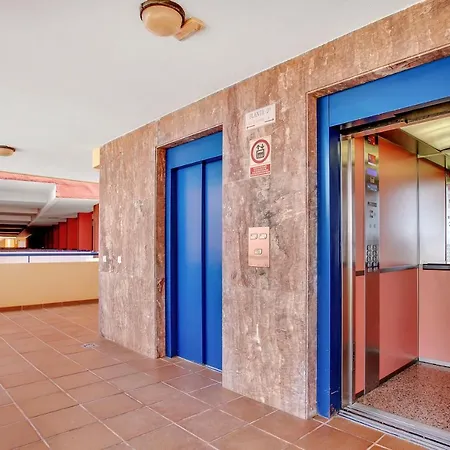 Wonderful View, Huge Terrace Solarium, Private Parking Appartement
